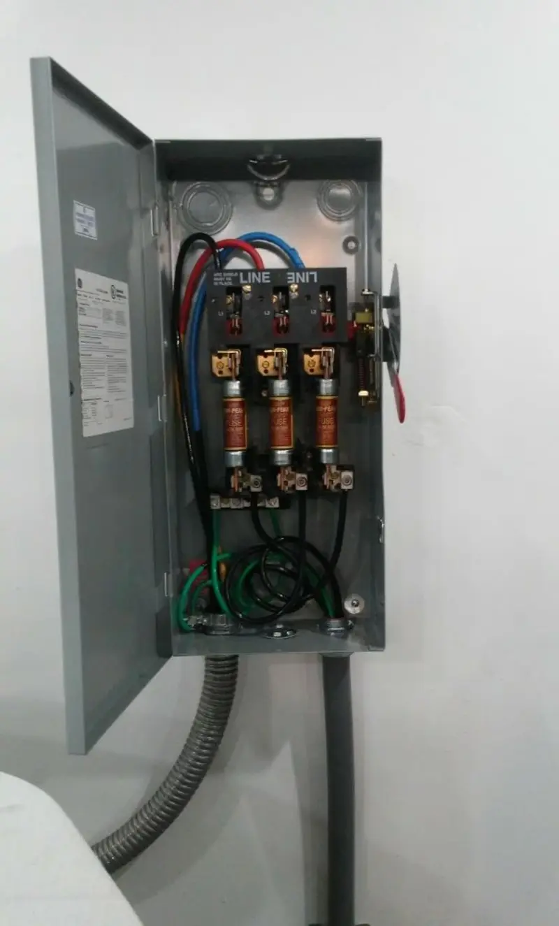 Three-phase disconnect switch installed for Smoke Detector Installation in Ivanhoe